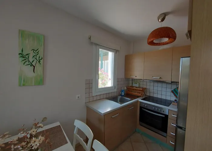 Sunset House Батси